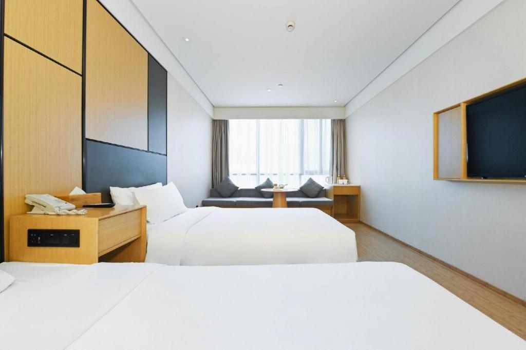 Ji Hotel Shanghai Hongqiao Yan'An XI Road Esterno foto