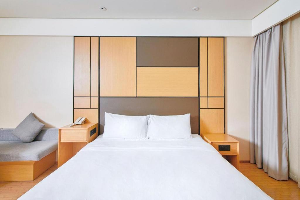 Ji Hotel Shanghai Hongqiao Yan'An XI Road Esterno foto
